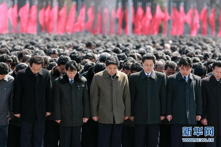 金正恩缅怀先辈，敬献花篮于金日成金正日立像